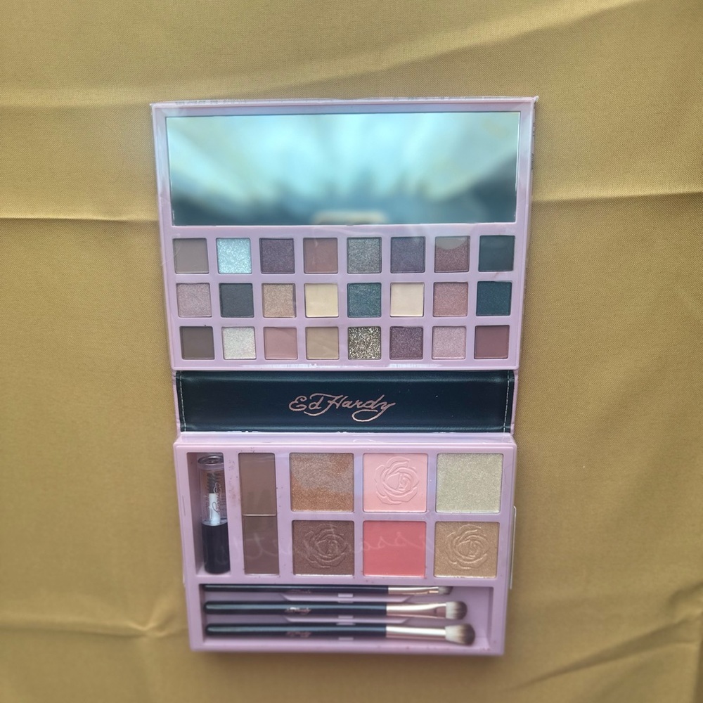 Ed Hardy 36-Piece Total Eye & Face Palette - NWT - Picture 6 of 9